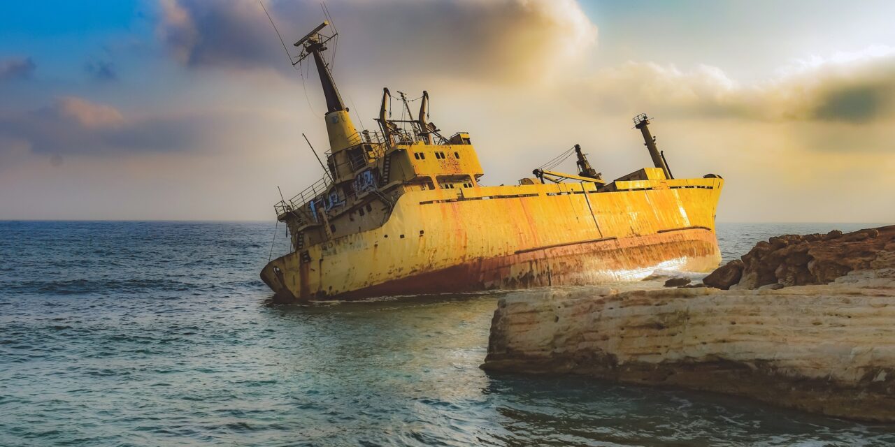 shipwreck-5401653_1920